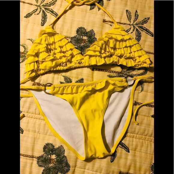Cute yellow bikini by Ingear in size medium - Picture 1 of 1